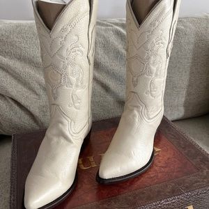 Men size 9 leather cowboy boots